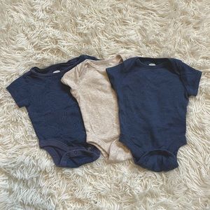 3 pack old navy baby onsies size 0-3